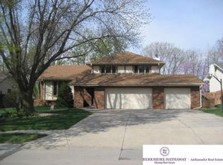 15842 Leavenworth St, Omaha, NE 68118