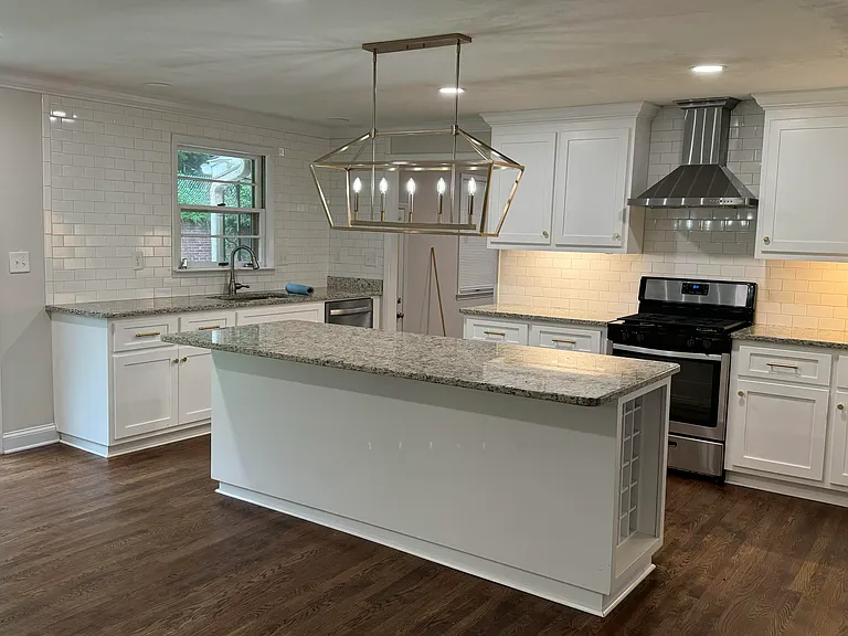 231 Candler Dr — Photo 2