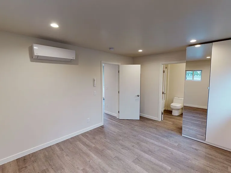 172 C Ave #5 — Photo 4
