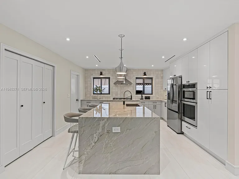 511 SE 14th St — Photo 9