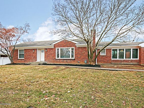 3rd image of 1 Canterbury Dr