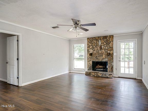 3rd image of 3811 Beacon Drive