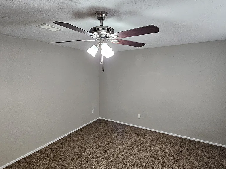 18015 Autumn Hills Dr — Photo 9