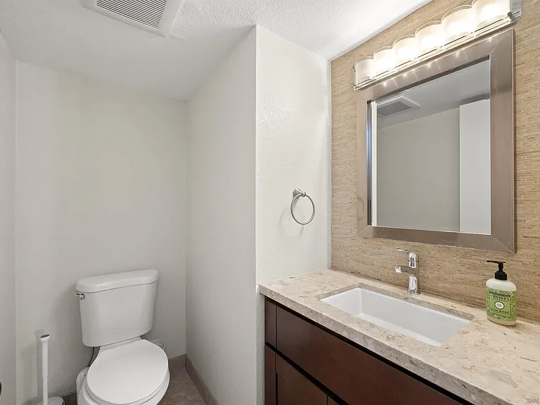 4064 Mahaila Ave #C — Photo 18