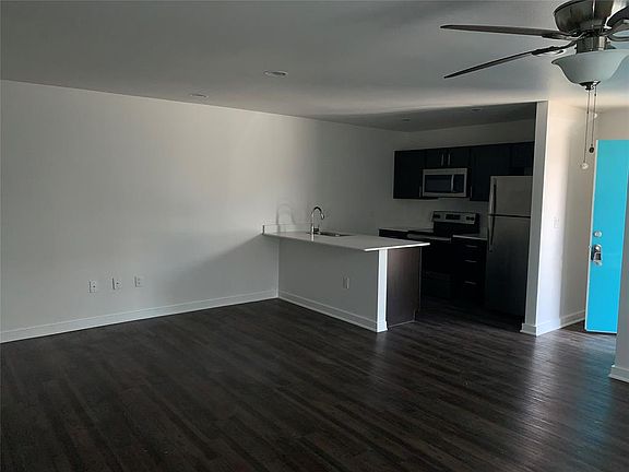 4th image of 2106 Bennett Ave #112