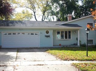 1219 Ronzheimer Ave, St Charles, IL 60174