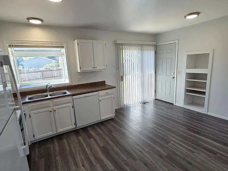 8492 W Eastman Pl — Photo 4