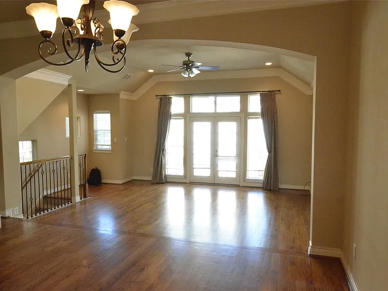 9006 Harbor Hills Dr E — Photo 4