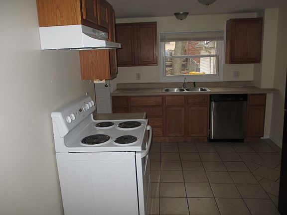 5th image of 8122 Underhill Dr