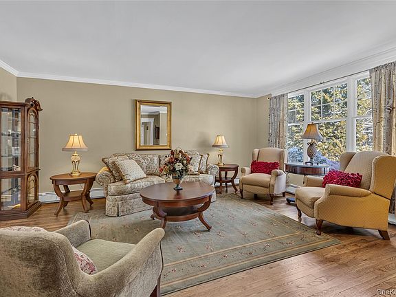 4th image of 251 Vineyard Road