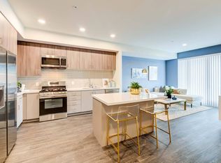 Essence, Woodland Hills, CA 91367