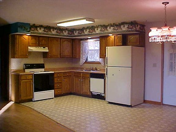 2nd image of 221-225 Forestview Dr