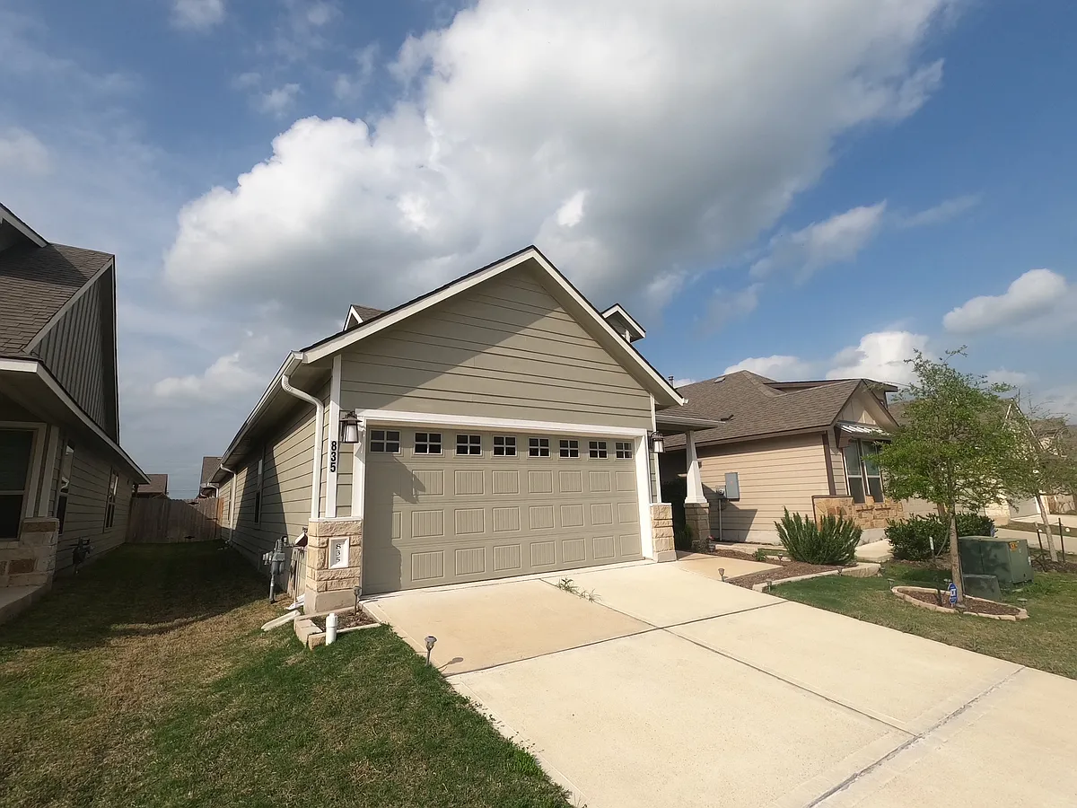 Building Photo - 835 Mineral Wells Ln