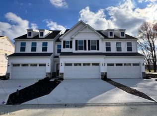 720 Harbour Town Ct, Avon Lake, OH 44012