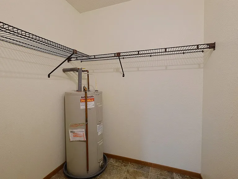 Fargo, ND Village West Apartments | Closet