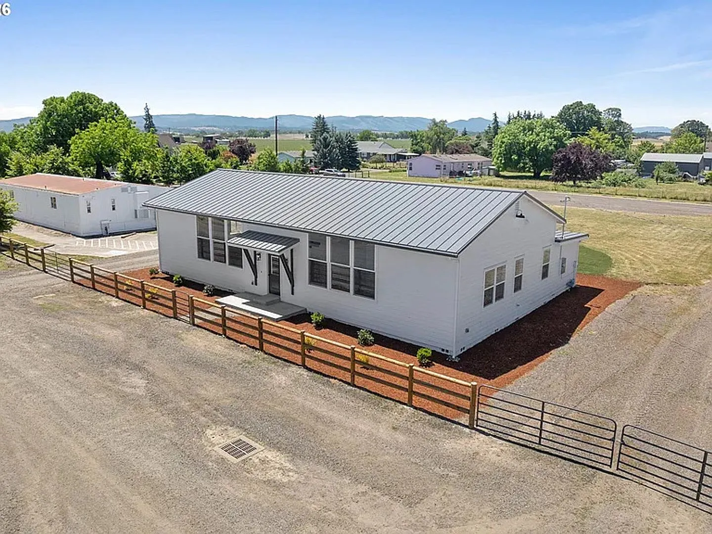 Modern 3 Bedroom, 3 Full Bath Home on Acreage in Amity — Photo 1