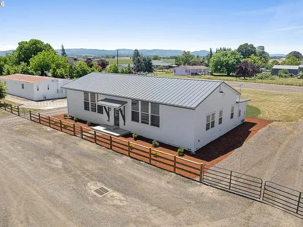 9015 Community Club Rd, Amity, OR 97101