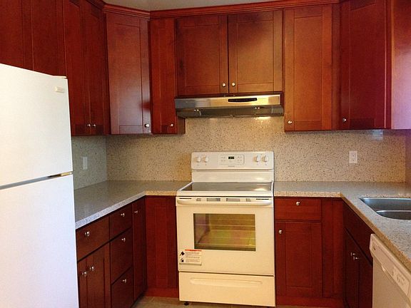 4th image of 664 Begonia Way APT 1