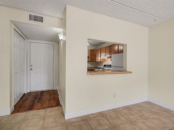 3rd image of 2845 SOMERSET PARK DRIVE #101