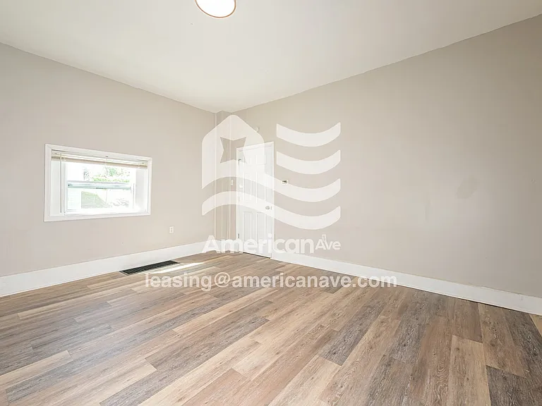 751283_003_living_room_3.jpg