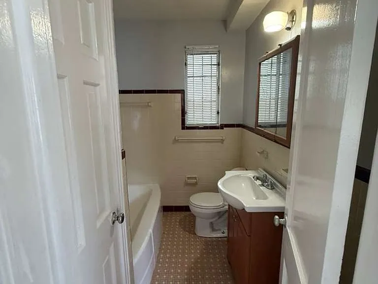 224 W 22nd St — Photo 10