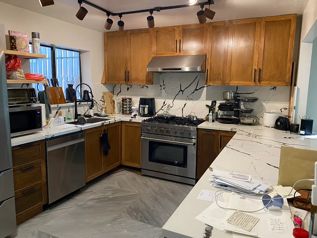 3 bed, 2.5 bath, 2300 sqft, $8,900 — Photo 4