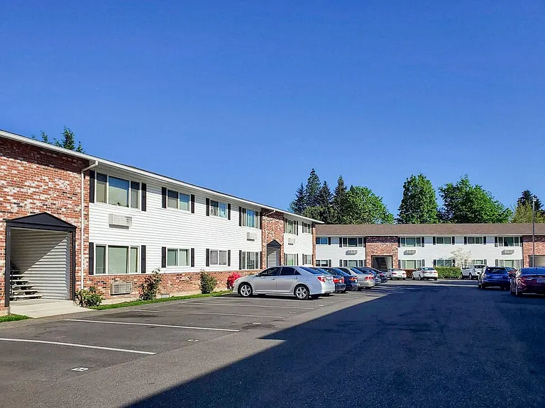 Kristin Apartments — Photo 16