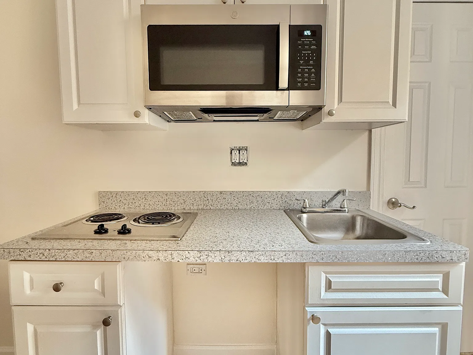 305 West 45th Street — Photo 2