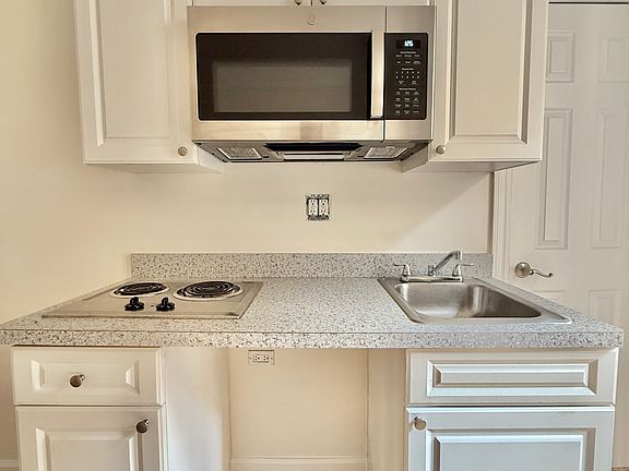 2nd image of 305 W 45th St APT 2
