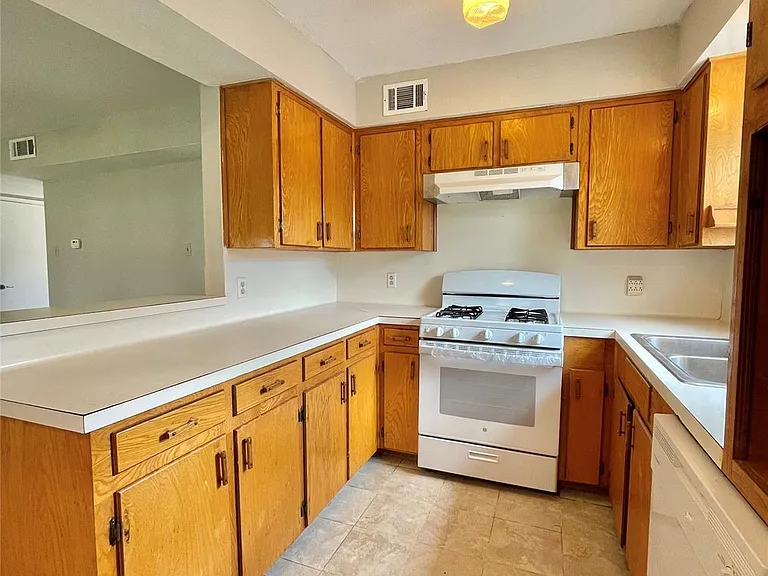 509 Dwyer St — Photo 7