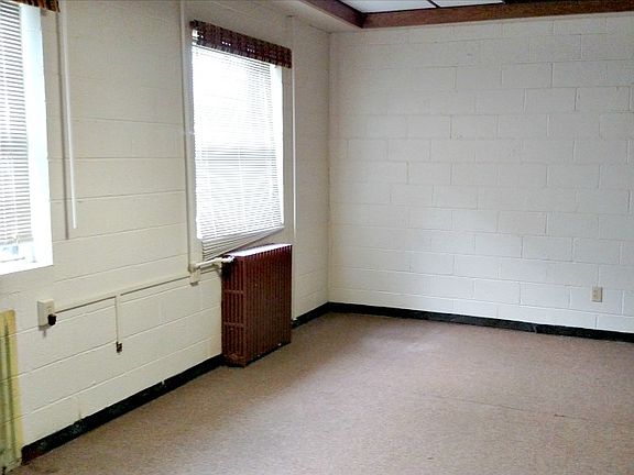 3rd image of 1001 Cedar Ave