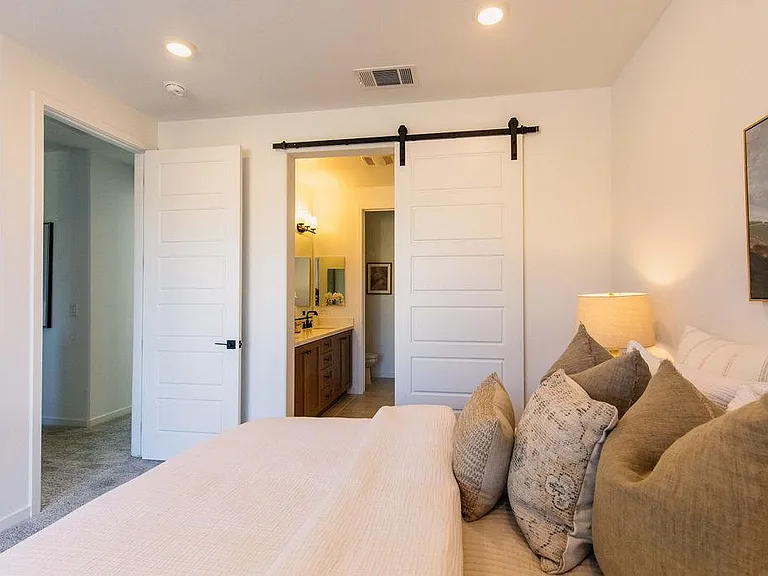 905 Madonna Rd — Photo 23
