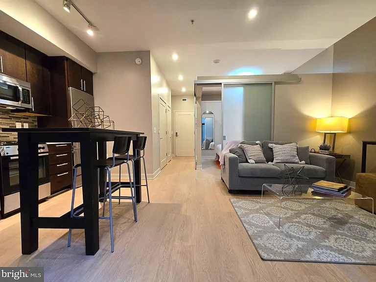 1320 Fenwick Ln #6 — Photo 9