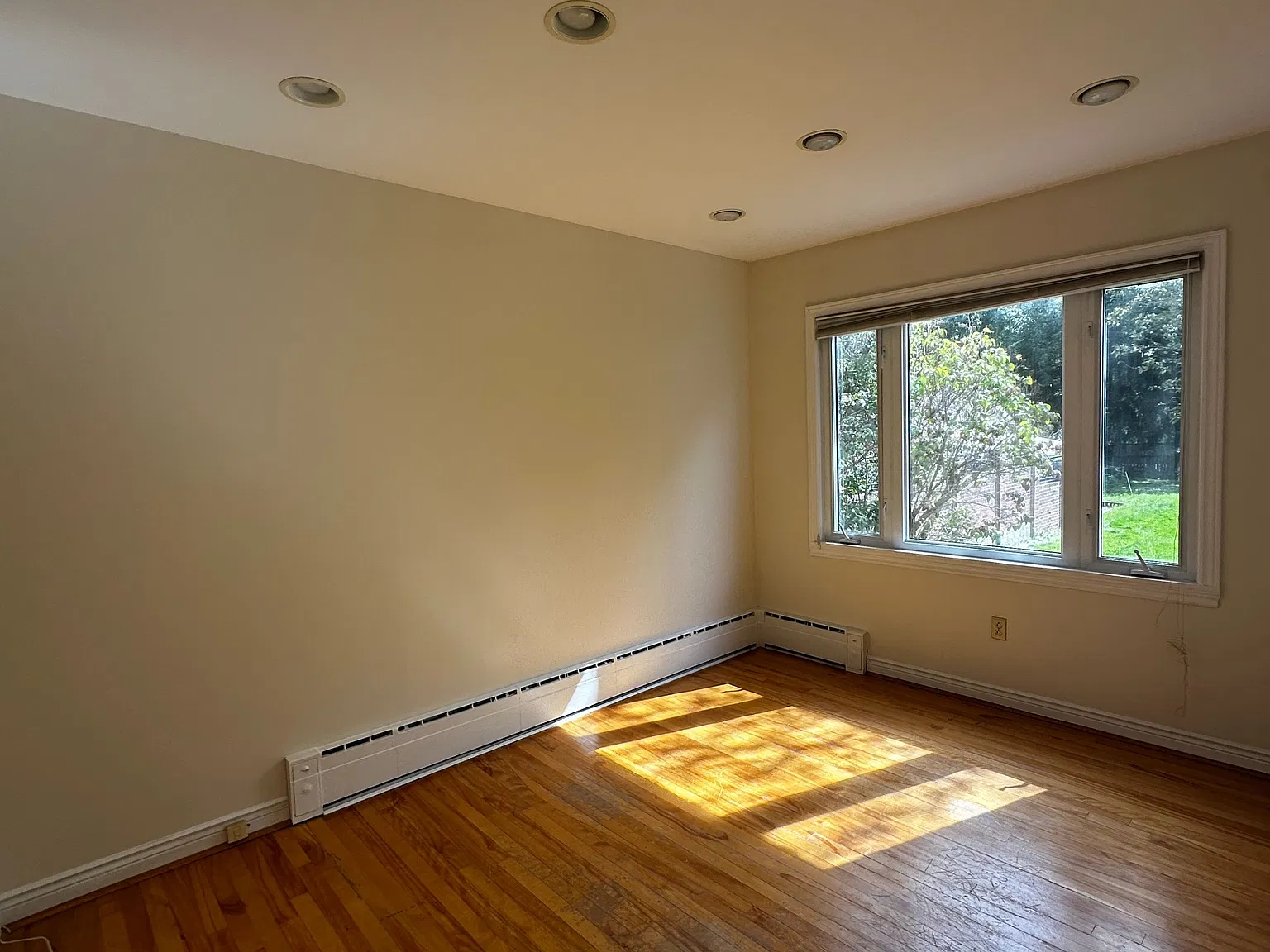 3 bed, $4,000 — Photo 2