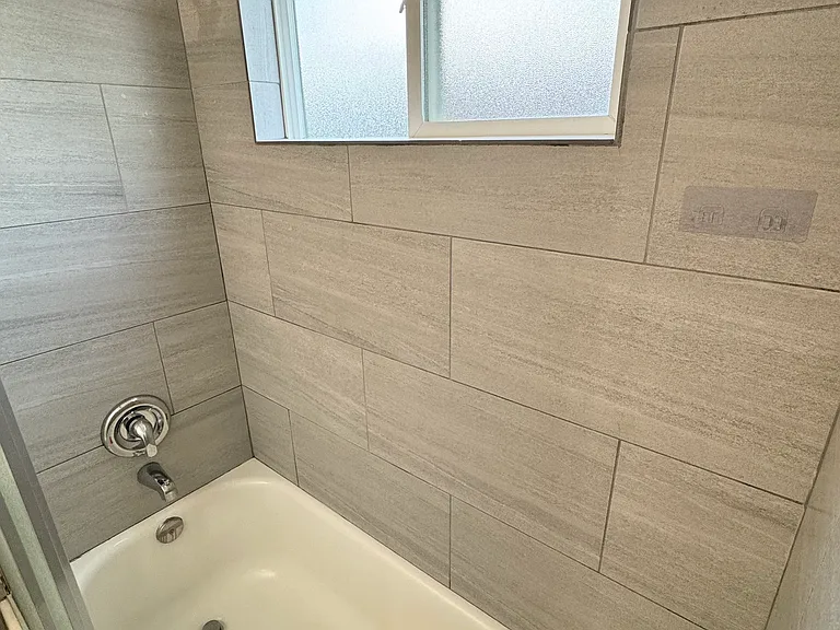 127 E Louise St #3 — Photo 9