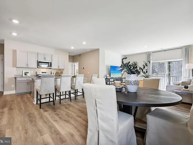 111 Charing Cross Dr — Photo 3