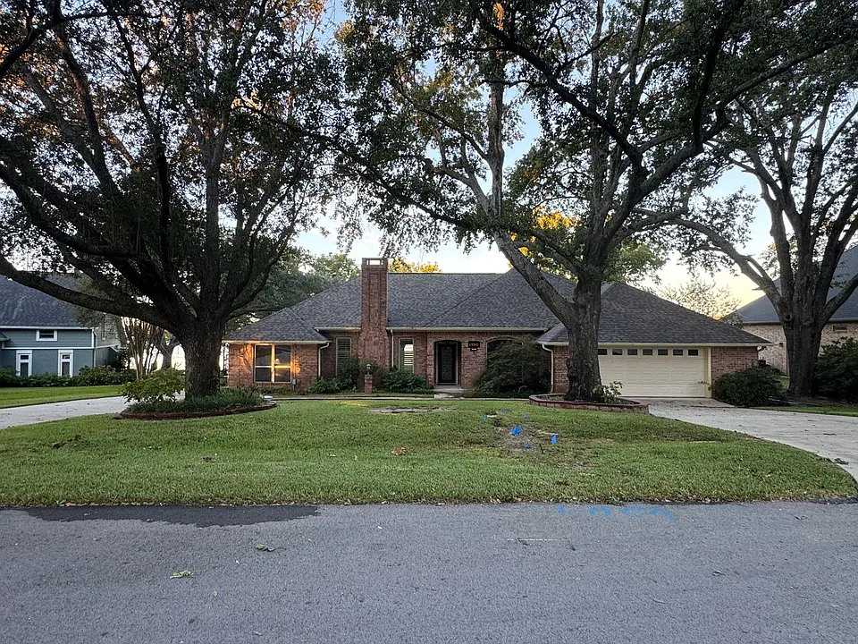 21184 Bay View Dr