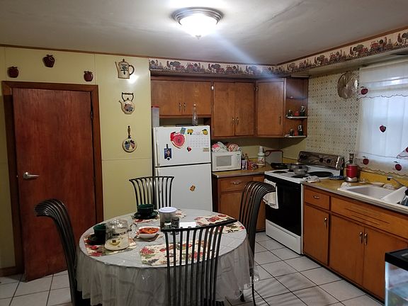 4th image of 209 S Jackson St