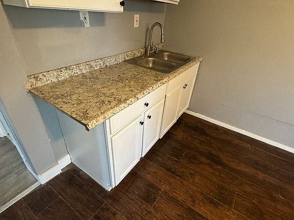 5th image of 2936 Toledo Ave