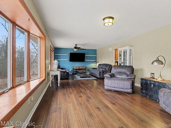 4th image of 9800 Moon Rd