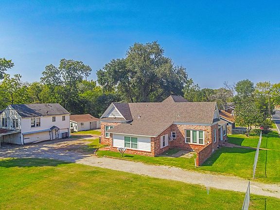 3rd image of 615 N Raguet St