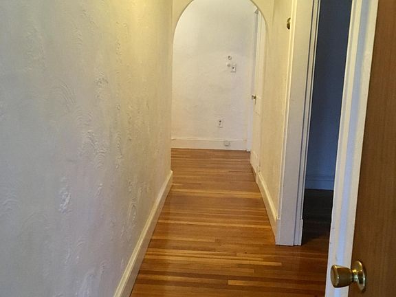 5th image of 9 Dartmouth St #2