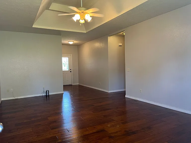 630 N Sunset Ave — Photo 5