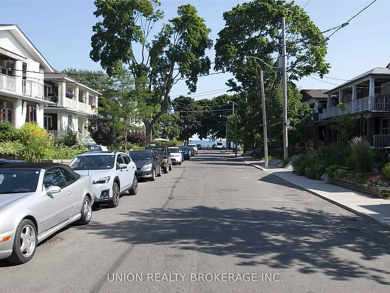 58 Scarboro Beach Blvd #UPPER — Photo 16