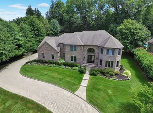 28 Moeser Pl, Old Tappan, NJ 07675