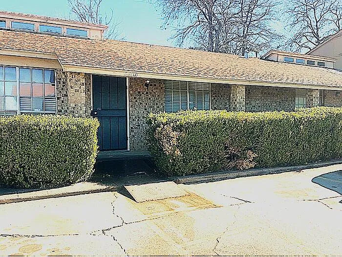 1100 Southmoor Dr #1100