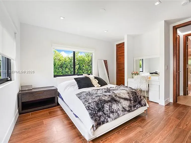 60 Shore Dr W #60 — Photo 17