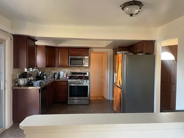 4 bed, 1630 sqft, $3,650 — Photo 4