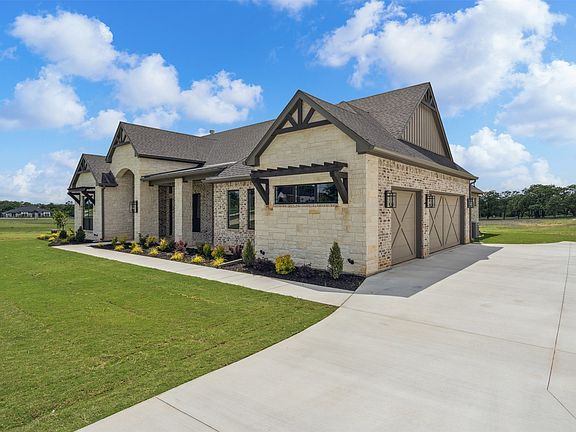 3rd image of 1027 Estancia Blvd