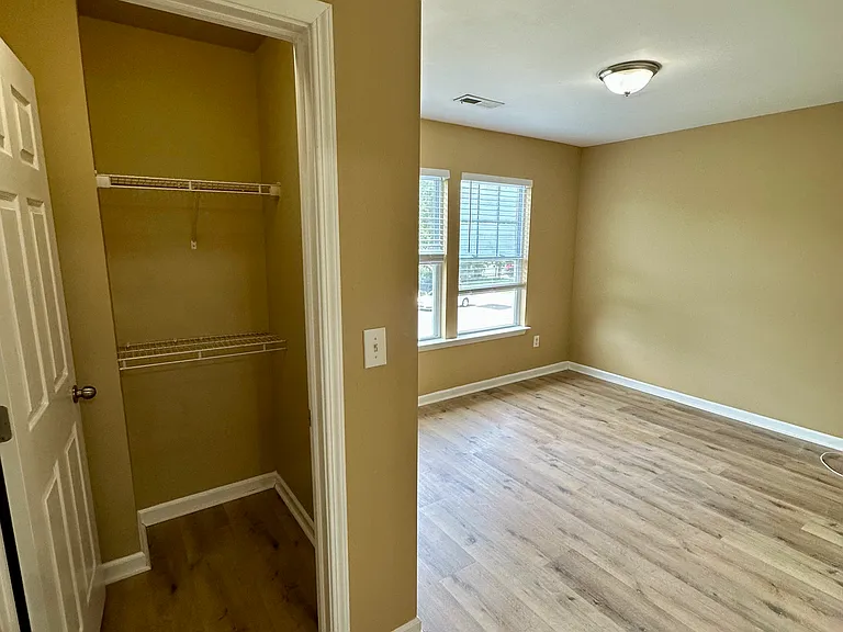 15713 Lakepoint Forest Dr — Photo 12